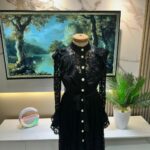 Robe Longue Dentelle Élégance Royale avec Ceinture Satinée
