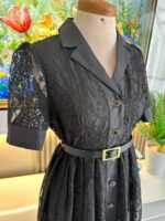 Robe Chemise Midi en Dentelle Noire Élégante avec Ceinture – Image 6