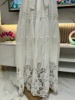 Robe Longue Blanche Dentelle Élégance – Image 10