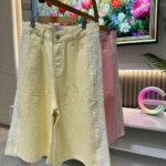 Pantacourt Denim Dentelle Chic – Disponible en Rose et Jaune Pastel