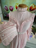 Robe Longue Plissée Élégance Perles & Volants avec Ceinture – Image 10