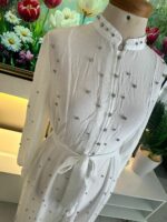 Robe Longue Blanche Perlée Élégance Chic – Image 6