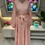 Robe Longue Rose Poudré Jacquard Élégance