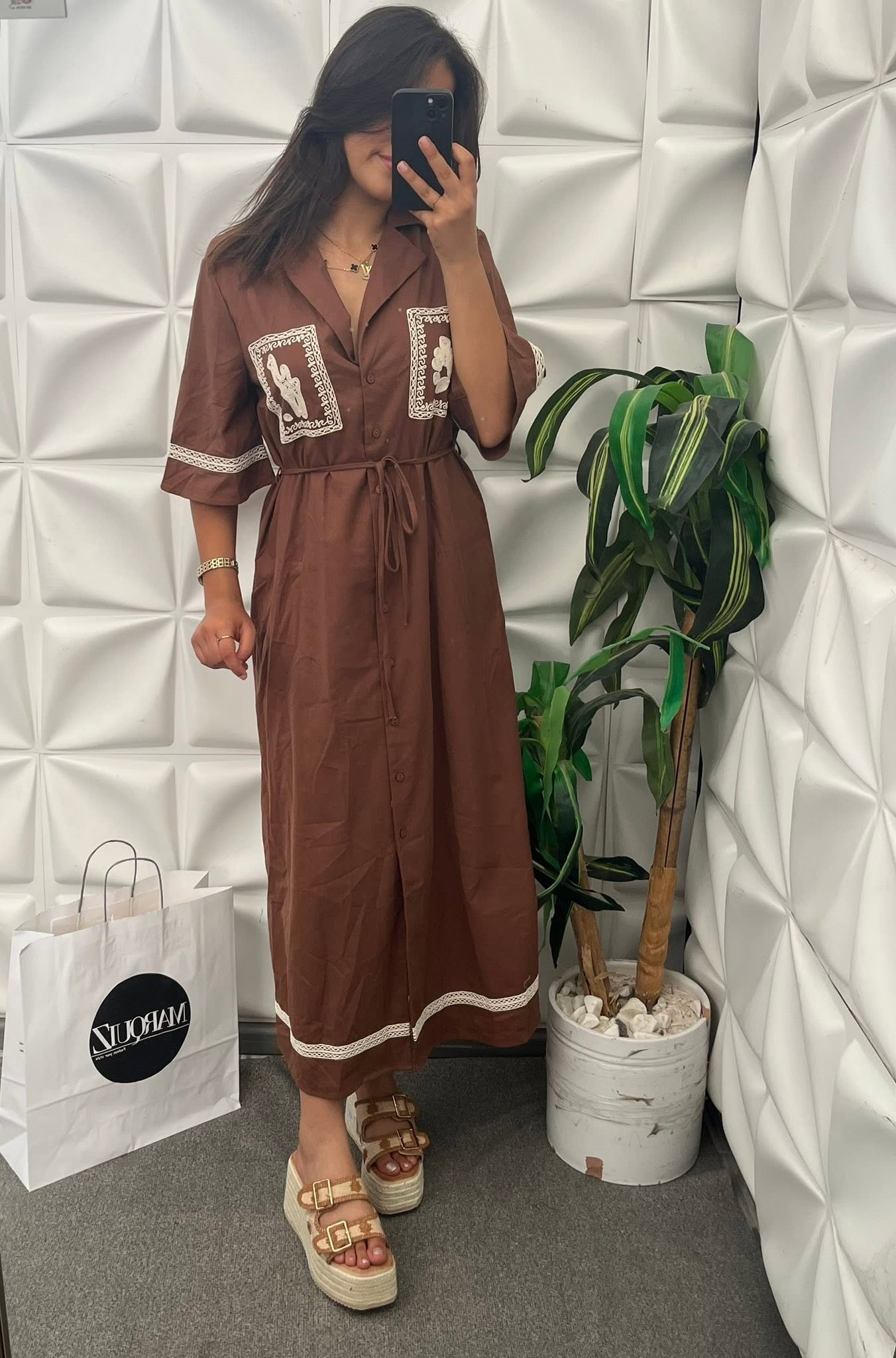 robe maro xx Robe longue chemise avec broderie élégante – Image 1