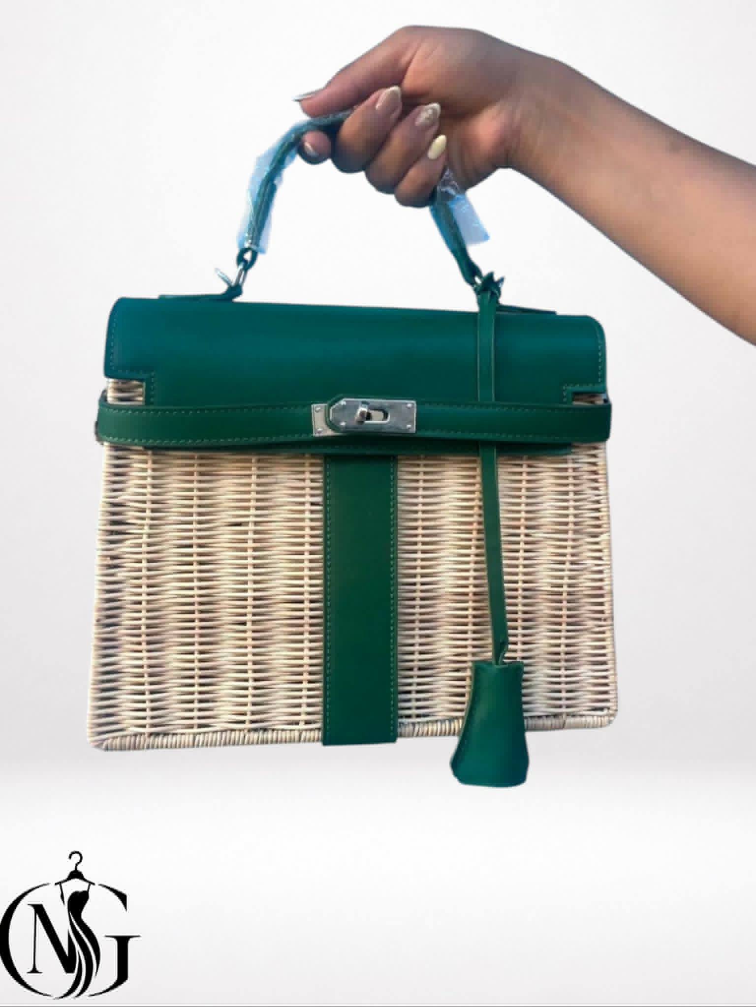Sac à main panier tressé chic avec détails en cuir